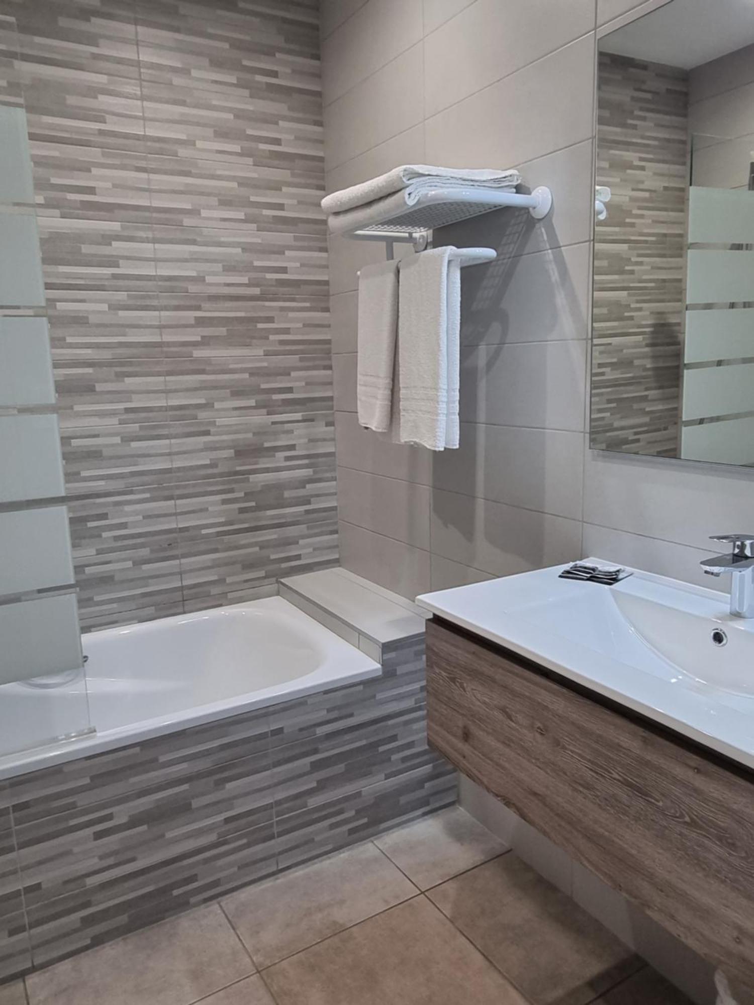 Hotel Ambeille Vue Mer Колюр Екстериор снимка
