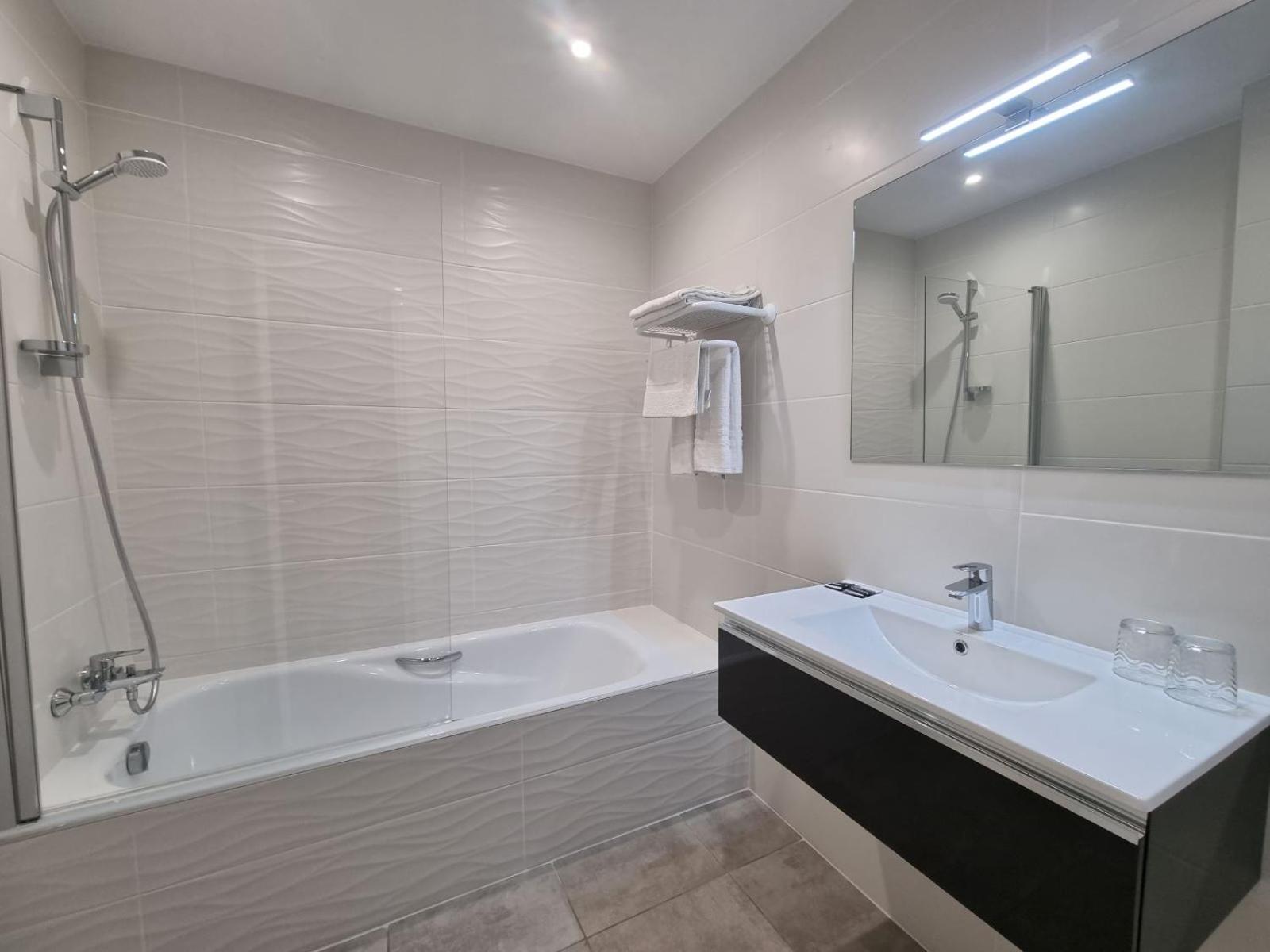 Hotel Ambeille Vue Mer Колюр Екстериор снимка